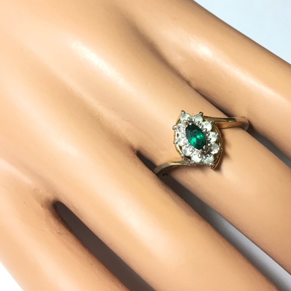 Vintage Gold Electroplated Cluster Ring with Emerald-Green Center Crystal - Picture 2 of 4